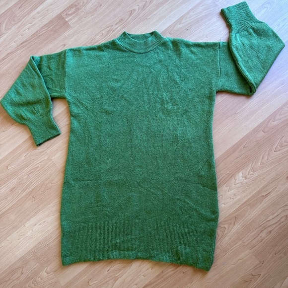 Oversized large sweater dress in light green tone SUPER COZY NEW/NEVER WORN⚡️ - Picture 2 of 10